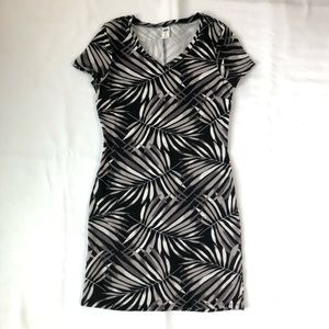 Petite XS V-Neck Palm Print Dress